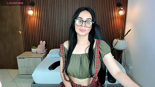 zakia23  online show from 03/15/25, 10:22