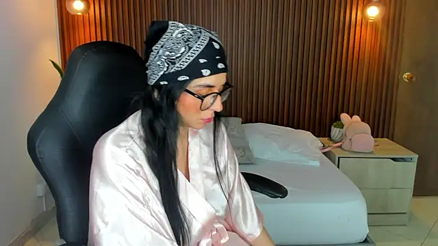 zakia23  online show from 03/19/25, 07:17