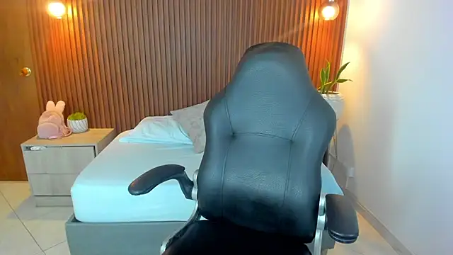 zakia23  online show from 03/20/25, 03:36