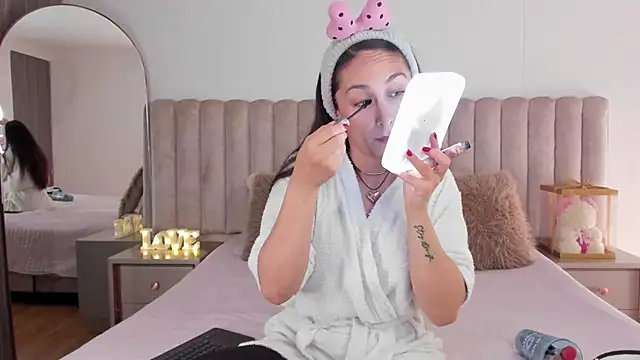 Snapshot of Sophie_Restrepo chatting on 03/20/25, 02:42 Sophie Restrepo online show from 03/20/25, 02:42