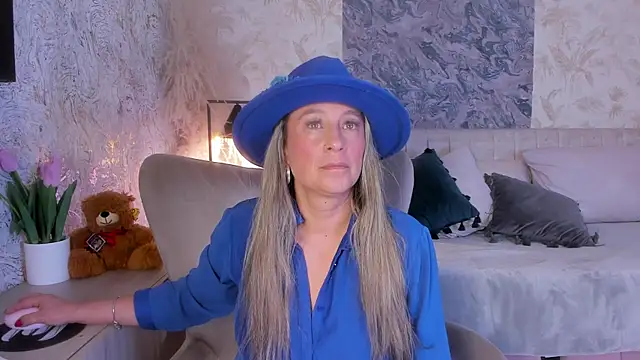 Liannaa  online show from 11/05/25, 07:36