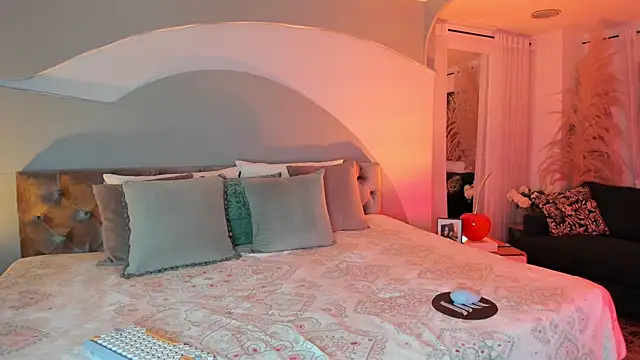 Elizabeth clark  online show from 11/14/25, 07:56