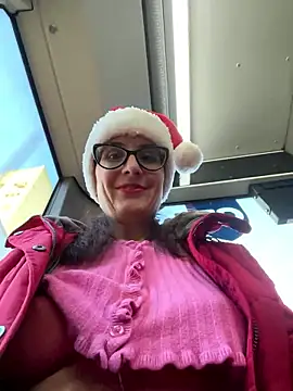 Snapshot of NataKitten chatting on 12/23/25, 06:33 NataKitten online show from 12/23/25, 06:33