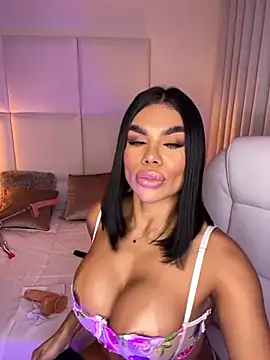 Snapshot of Amylewisq chatting on 03/06/25, 04:30 Amylewisq online show from 03/06/25, 04:30