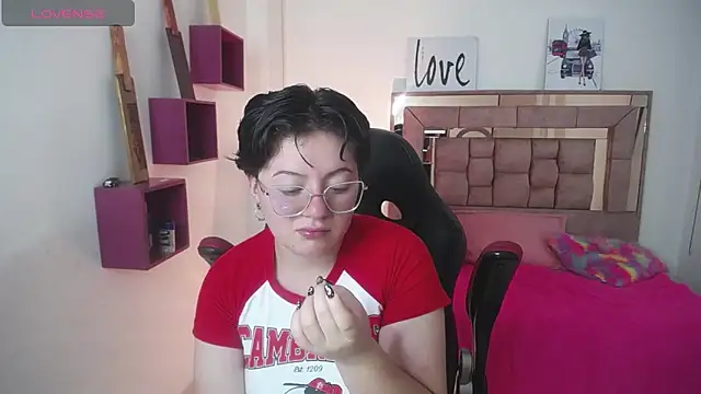 safyka online show from 10/31/25, 03:40