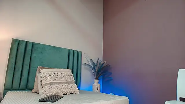 Snapshot of SeleneLujan chatting on 11/22/25, 12:26 SeleneLujan online show from 11/22/25, 12:26