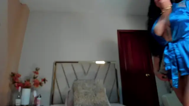 Snapshot of SeleneLujan chatting on 12/05/25, 11:52 SeleneLujan online show from 12/05/25, 11:52