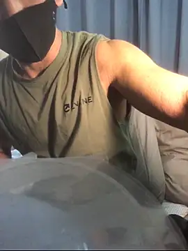 Snapshot of pandesal_aki chatting on 11/13/25, 03:55 pandesal aki online show from 11/13/25, 03:55