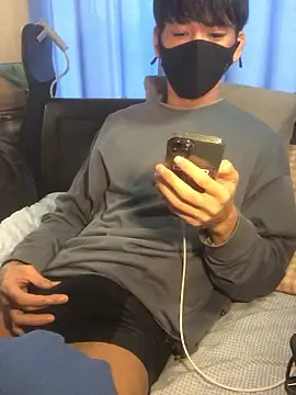 Snapshot of pandesal_aki chatting on 12/16/25, 06:51 pandesal aki online show from 12/16/25, 06:51