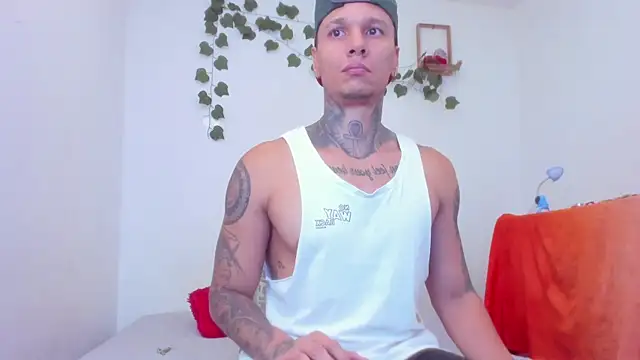 Snapshot of damian_c12 chatting on 03/14/25, 01:37 damian c12 online show from 03/14/25, 01:37