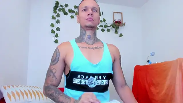 Snapshot of damian_c12 chatting on 03/14/25, 11:43 damian c12 online show from 03/14/25, 11:43