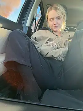 sluttypumpkin online show from 11/13/25, 08:30