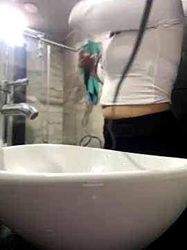 Snapshot of Mila_LS chatting on 09/15/25, 01:11 Mila LS online show from 09/15/25, 01:11