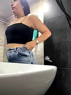 Snapshot of Mila_LS chatting on 10/05/25, 12:58 Mila LS online show from 10/05/25, 12:58