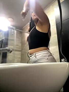 Snapshot of Mila_LS chatting on 10/10/25, 12:59 Mila LS online show from 10/10/25, 12:59