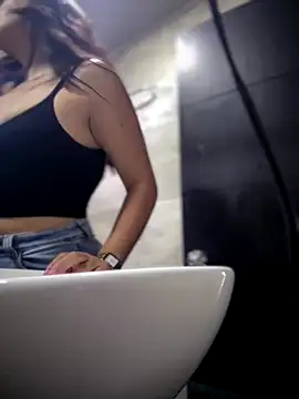 Snapshot of Mila_LS chatting on 10/18/25, 01:01 Mila LS online show from 10/18/25, 01:01