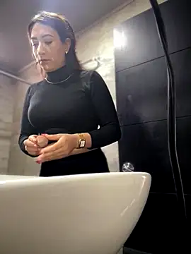 Snapshot of Mila_LS chatting on 10/20/25, 01:11 Mila LS online show from 10/20/25, 01:11