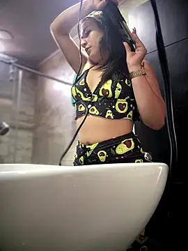 Snapshot of Mila_LS chatting on 10/21/25, 01:01 Mila LS online show from 10/21/25, 01:01