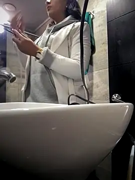 Snapshot of Mila_LS chatting on 11/10/25, 12:59 Mila LS online show from 11/10/25, 12:59