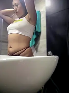 Snapshot of Mila_LS chatting on 11/21/25, 01:10 Mila LS online show from 11/21/25, 01:10