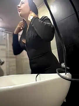 Snapshot of Mila_LS chatting on 11/23/25, 01:00 Mila LS online show from 11/23/25, 01:00