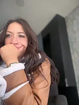 Snapshot of Mila_LS chatting on 12/13/25, 07:53 Mila LS online show from 12/13/25, 07:53