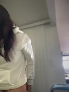 Snapshot of Mila_LS chatting on 12/15/25, 01:04 Mila LS online show from 12/15/25, 01:04