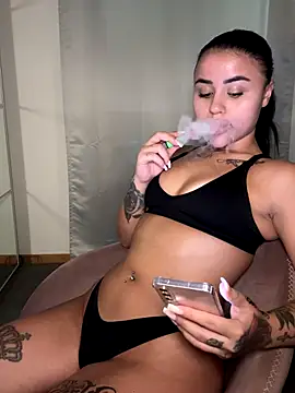 Snapshot of milabigassxoxo chatting on 09/17/25, 11:34 milabigassxoxo online show from 09/17/25, 11:34