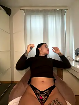 Snapshot of milabigassxoxo chatting on 09/30/25, 12:21 milabigassxoxo online show from 09/30/25, 12:21