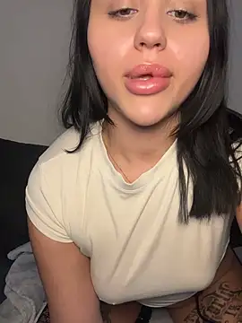 Snapshot of milabigassxoxo chatting on 10/14/25, 04:19 milabigassxoxo online show from 10/14/25, 04:19