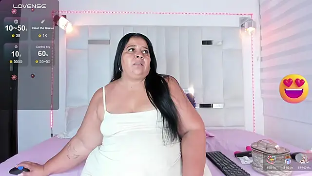 LunaaSweett online show from 09/13/25, 12:49