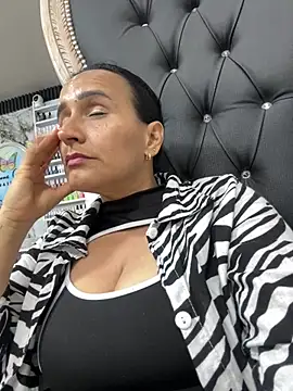 Snapshot of Sara_Charmy chatting on 03/10/26, 10:04 Sara Charmy online show from 03/10/26, 10:04