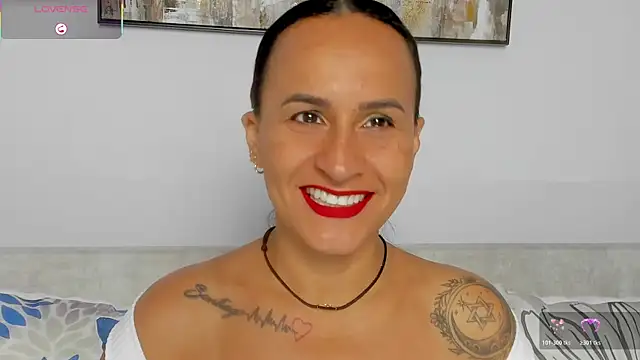 Snapshot of Sara_Charmy chatting on 04/06/26, 11:44 Sara Charmy online show from 04/06/26, 11:44