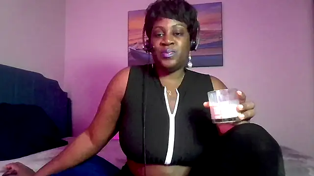 Snapshot of lovelyenigma365 chatting on 03/01/25, 02:37 lovelyenigma365 online show from 03/01/25, 02:37