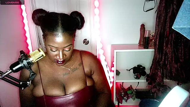 Snapshot of lovelyenigma365 chatting on 01/07/26, 05:10 lovelyenigma365 online show from 01/07/26, 05:10