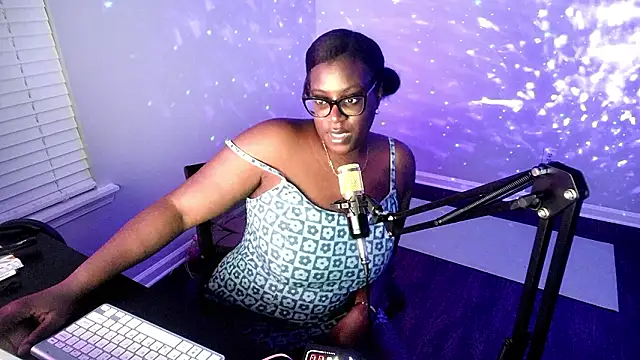 Snapshot of lovelyenigma365 chatting on 02/04/26, 04:07 lovelyenigma365 online show from 02/04/26, 04:07