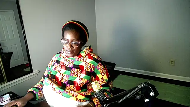 Snapshot of lovelyenigma365 chatting on 02/06/26, 11:52 lovelyenigma365 online show from 02/06/26, 11:52