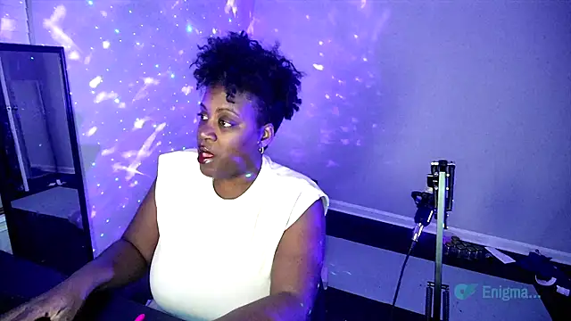 Snapshot of lovelyenigma365 chatting on 02/23/26, 01:25 lovelyenigma365 online show from 02/23/26, 01:25