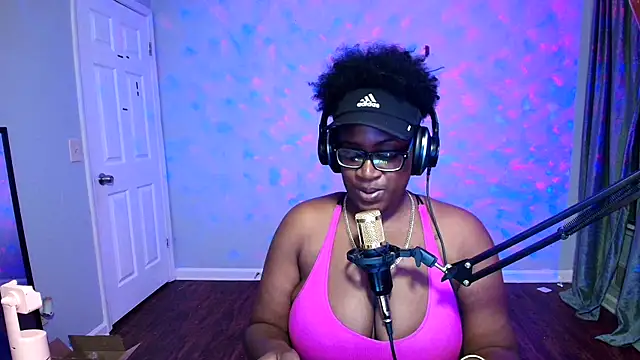 Snapshot of lovelyenigma365 chatting on 03/22/26, 01:53 lovelyenigma365 online show from 03/22/26, 01:53