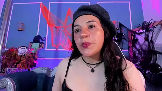 TaraTaylorr online show from 10/28/25, 02:48