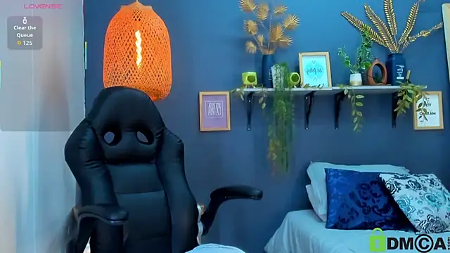 yessila parker online show from 10/18/25, 02:36