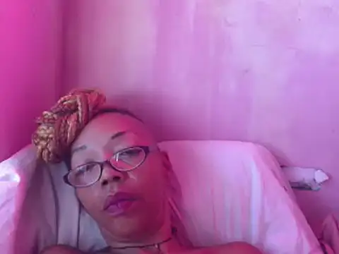Snapshot of Ladyzee25 chatting on 06/02/26, 11:45 Ladyzee25 online show from 06/02/26, 11:45