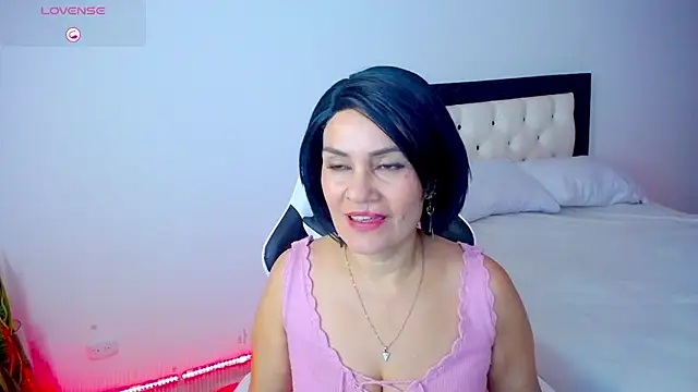 CarolinneFiotti online show from 10/23/25, 03:22