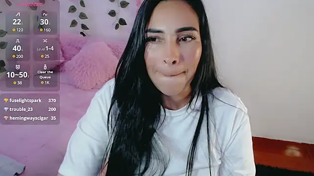 Snapshot of luna_lgomez_ chatting on 03/01/25, 04:44 luna lgomez  online show from 03/01/25, 04:44