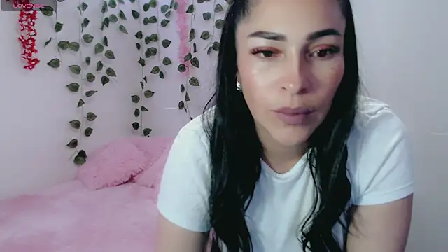 Snapshot of luna_lgomez_ chatting on 03/08/25, 11:05 luna lgomez  online show from 03/08/25, 11:05