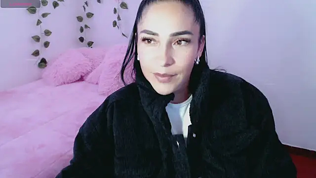 Snapshot of luna_lgomez_ chatting on 03/08/25, 02:08 luna lgomez  online show from 03/08/25, 02:08