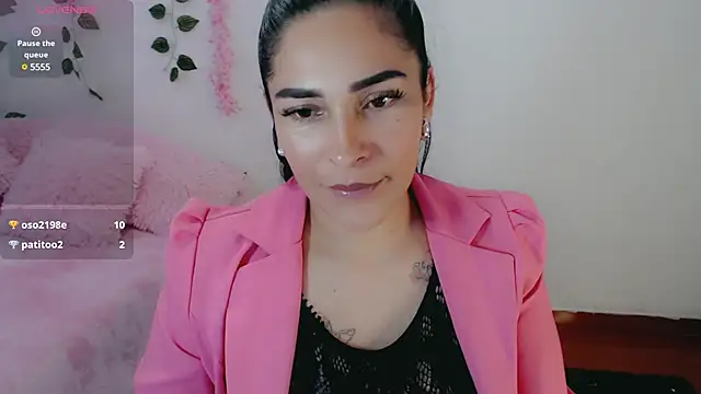 Snapshot of luna_lgomez_ chatting on 03/12/25, 02:12 luna lgomez  online show from 03/12/25, 02:12