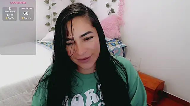 Snapshot of luna_lgomez_ chatting on 03/18/25, 11:08 luna lgomez  online show from 03/18/25, 11:08