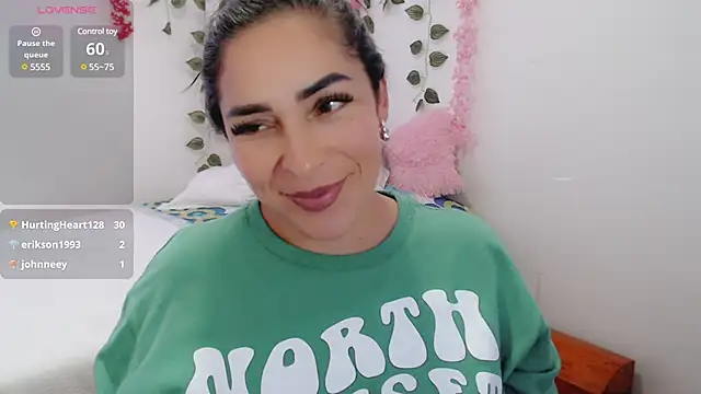 Snapshot of luna_lgomez_ chatting on 03/18/25, 02:15 luna lgomez  online show from 03/18/25, 02:15