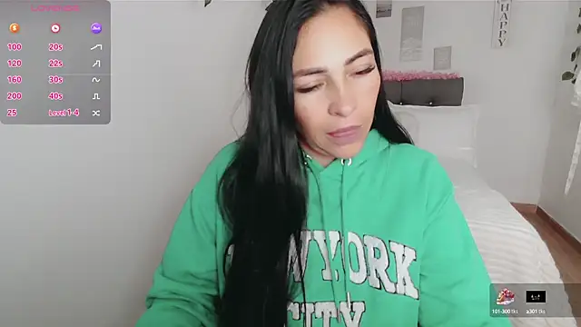 Snapshot of luna_lgomez_ chatting on 09/18/25, 03:36 luna lgomez  online show from 09/18/25, 03:36